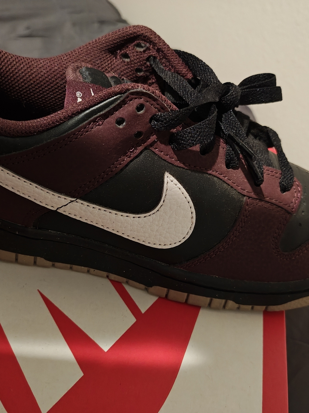 Nike Men’s Low-Top Sneakers in Burgundy and Black